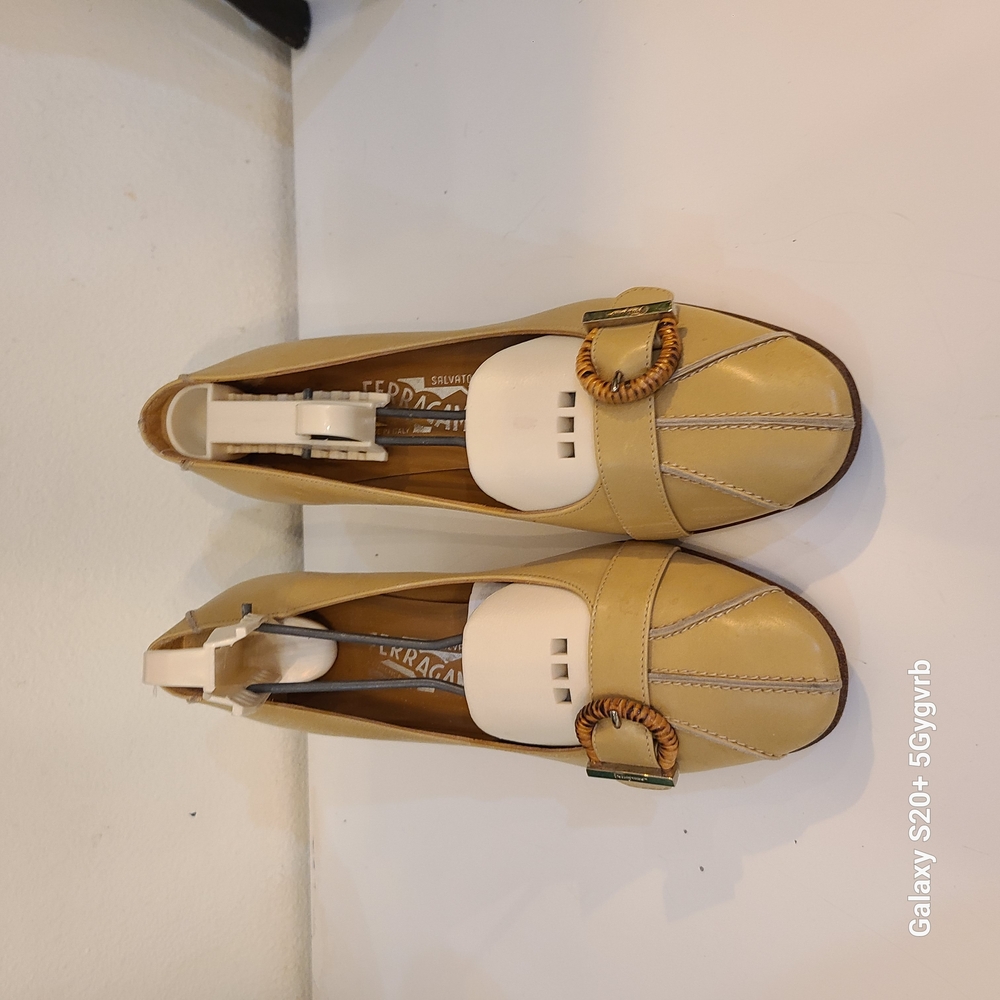 Salvatore Ferragamo Women's Tan and White Heels - Picture 2 of 7